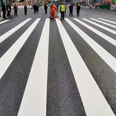 kaufen Kraftvolle Verschleißfestigkeit, reflektierende thermoplastische Straßenmarkierungsfarbe für die Straßenlinie Online-Herstellung