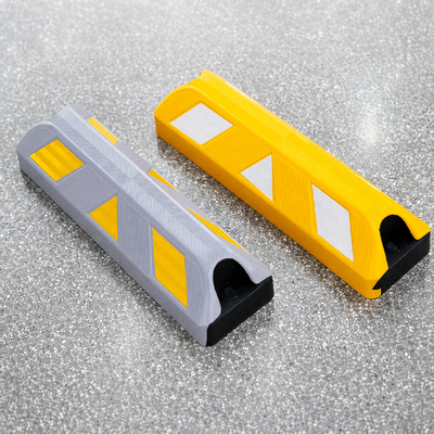Besorgen Reflective Rubber Wheel Stop for Commercial Parking Areas Asphalt & Concrete Surfaces Online-Herstellung