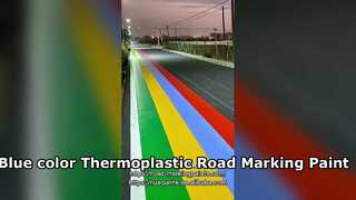 Auftragen von blauer thermoplastischer Straßenmarkierungsfarbe | Langlebige und gut sichtbare Straßenmarkierung