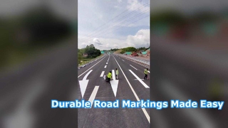 Wie malt man mit einfachen Werkzeugen Pfeile auf eine Autobahn?